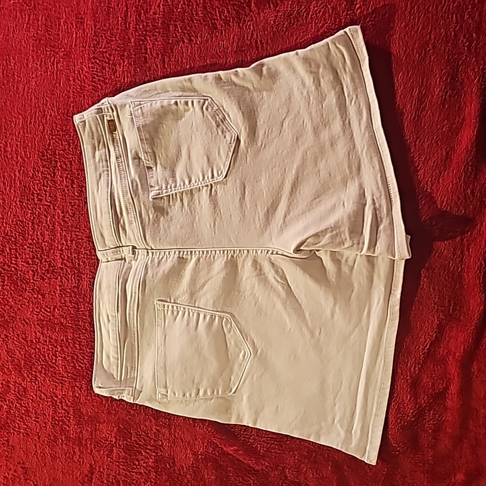Woman's, 1822 denim jean shorts , size 16/33, all white . - Picture 11 of 11